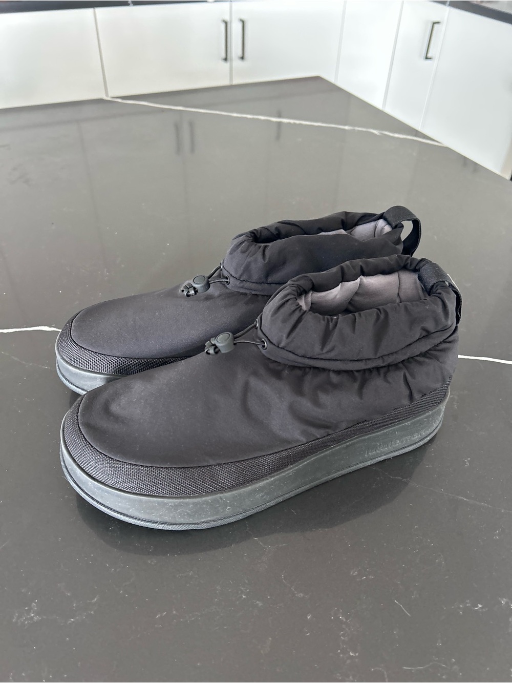 Lululemon Wunder Puff Mini Boots Black Cinch Top Lightweight Insulated Winter